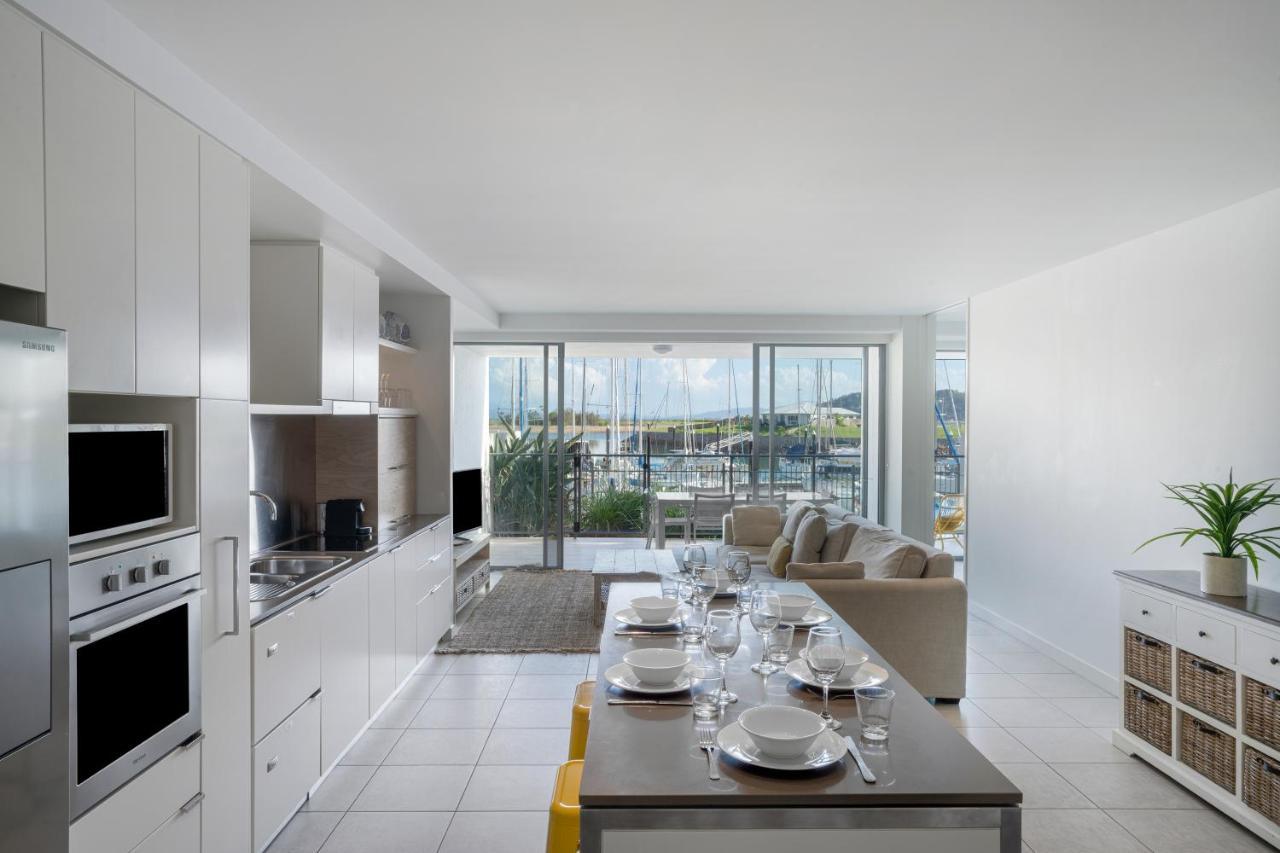 Peppers Blue On Blue Hotell Nelly Bay Eksteriør bilde The interior of a typical apartment