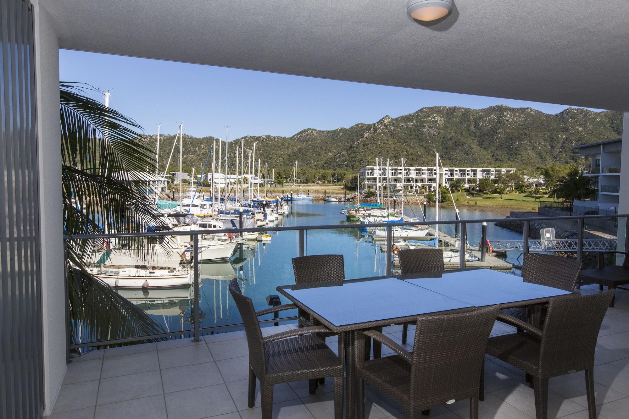 Peppers Blue On Blue Hotell Nelly Bay Eksteriør bilde View of the marina from a private balcony