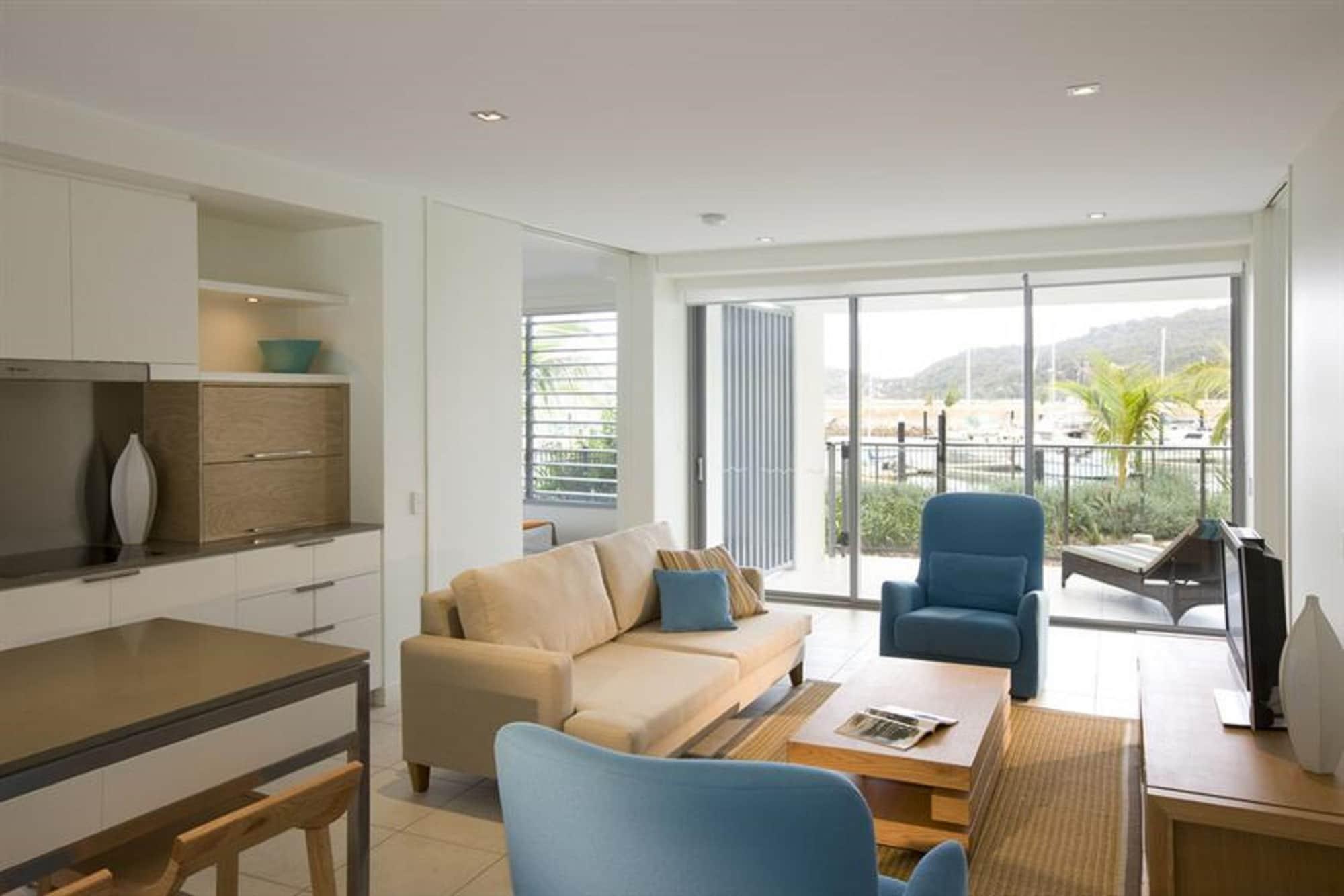 Peppers Blue On Blue Hotell Nelly Bay Eksteriør bilde Living area of a two-bedroom apartment