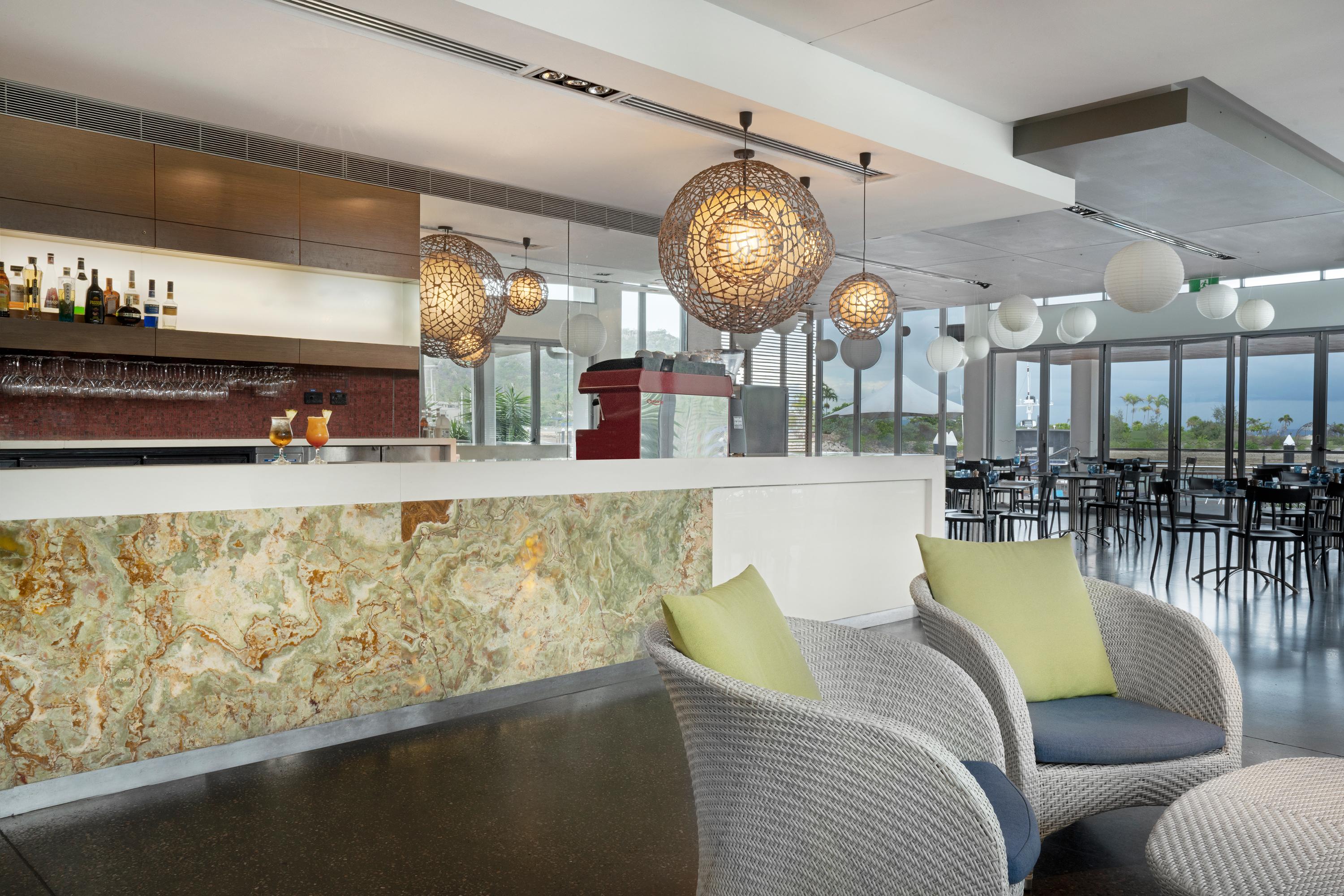 Peppers Blue On Blue Hotell Nelly Bay Eksteriør bilde The lounge at the airport