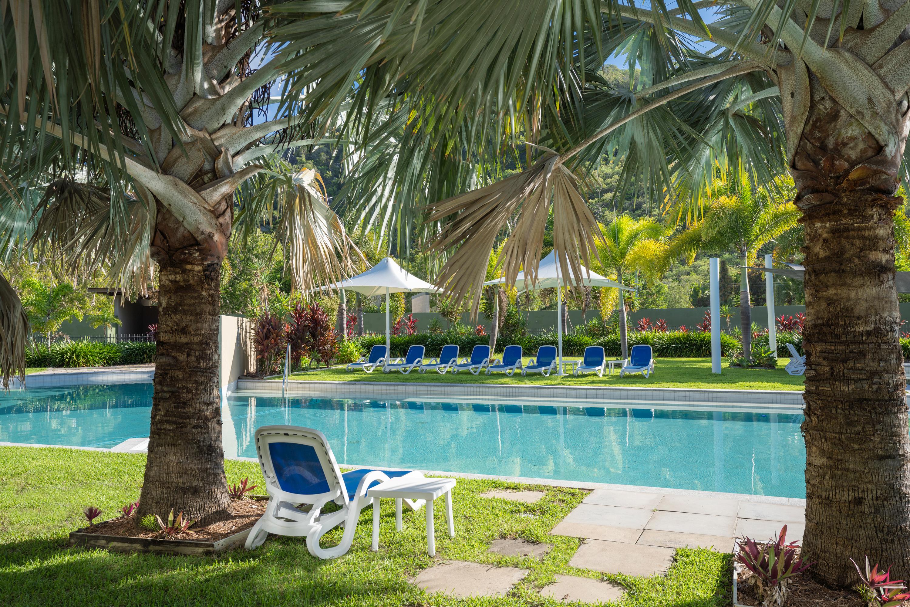 Peppers Blue On Blue Hotell Nelly Bay Eksteriør bilde The pool at the resort