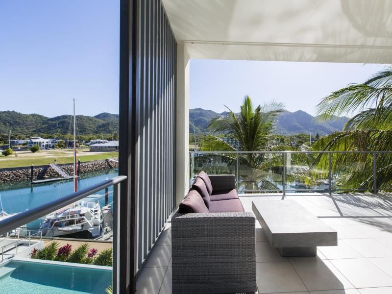 Peppers Blue On Blue Hotell Nelly Bay Eksteriør bilde View from a balcony at the Mantra Trilogy