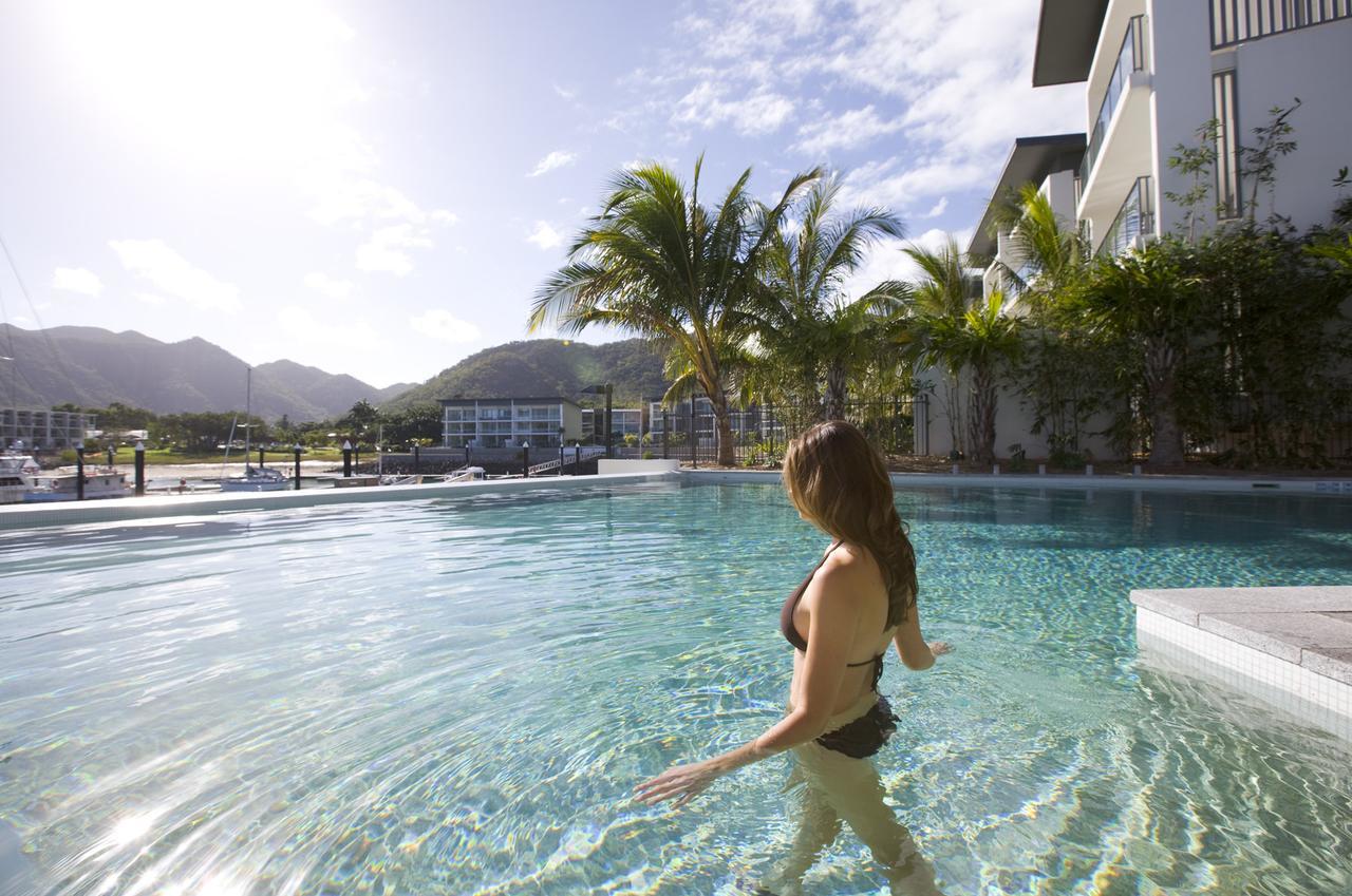 Peppers Blue On Blue Hotell Nelly Bay Eksteriør bilde Infinity pool at Peppers Beach Club Resort, Port Douglas, Queensland, Australia