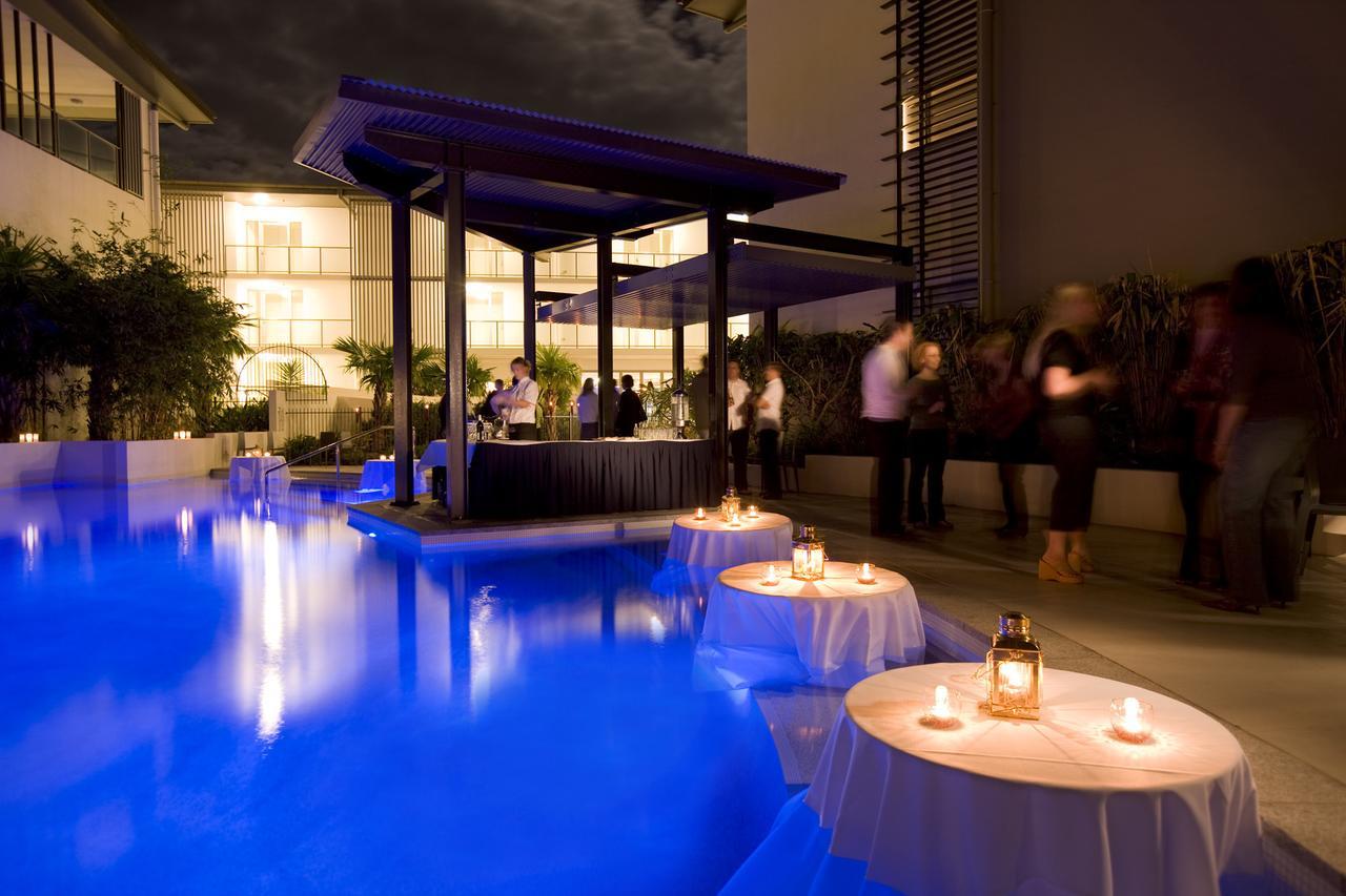 Peppers Blue On Blue Hotell Nelly Bay Eksteriør bilde The pool at the hotel