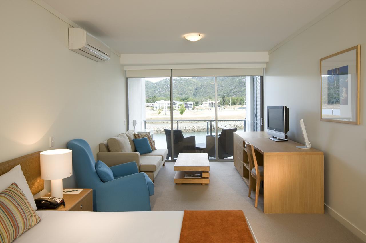 Peppers Blue On Blue Hotell Nelly Bay Eksteriør bilde A typical apartment at the Village