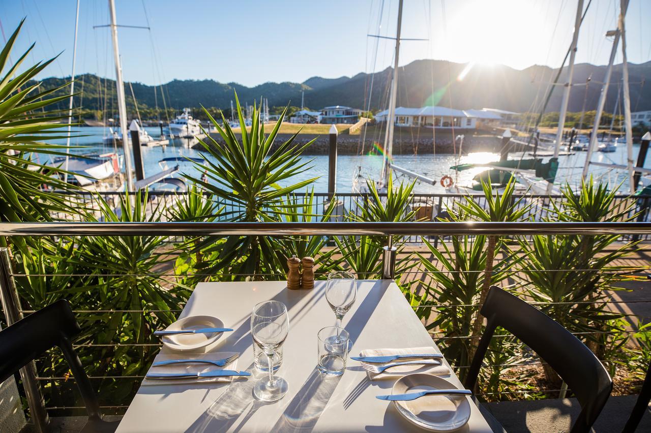 Peppers Blue On Blue Hotell Nelly Bay Eksteriør bilde View of the restaurant