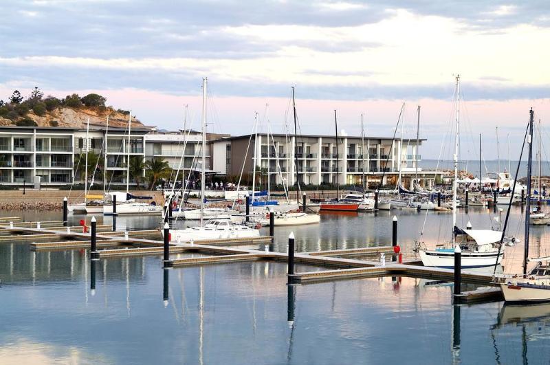 Peppers Blue On Blue Hotell Nelly Bay Eksteriør bilde The Marina at Tumby Bay